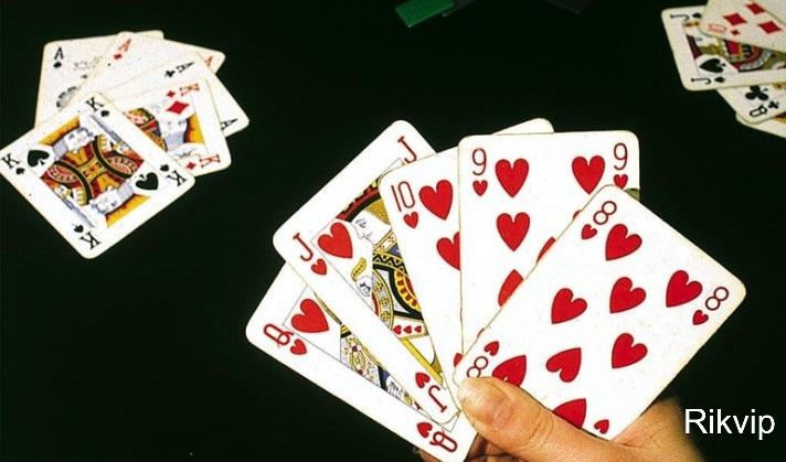 3 tư duy đánh phỏm mà người chơi cần biết để chiến thắng 4 Quan sát và học hỏi từ người chơi phỏm giỏi sẽ giúp bạn cải thiện tư duy đánh